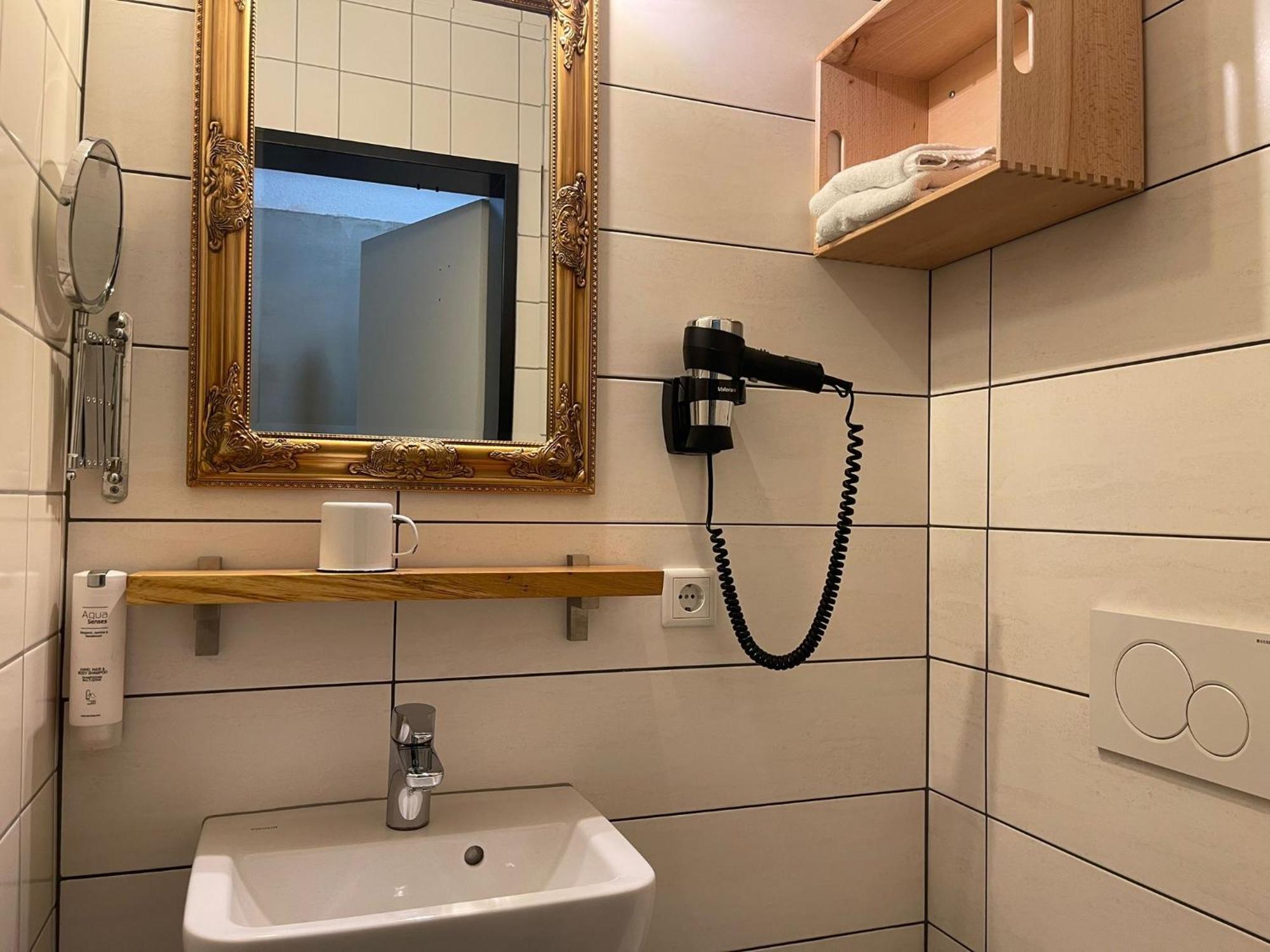 Koby Work&Stay Souterrain Apartment, Wifi&Komfort Herford Bagian luar foto